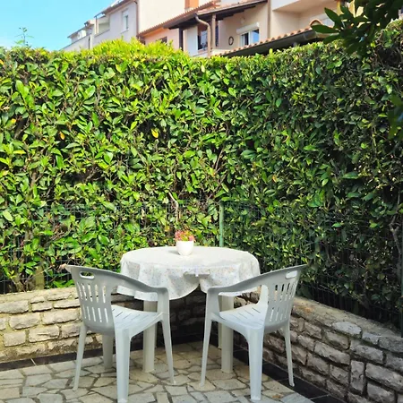 Lorena In Konukevi Pula