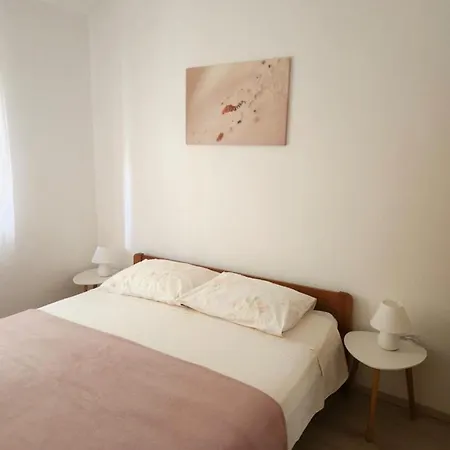 Lorena In Guest house Pula