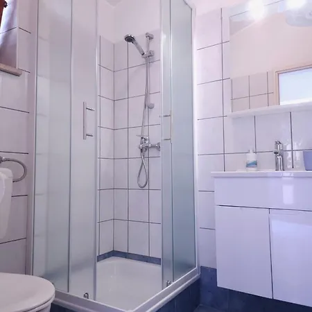 Lorena In Konukevi 3*