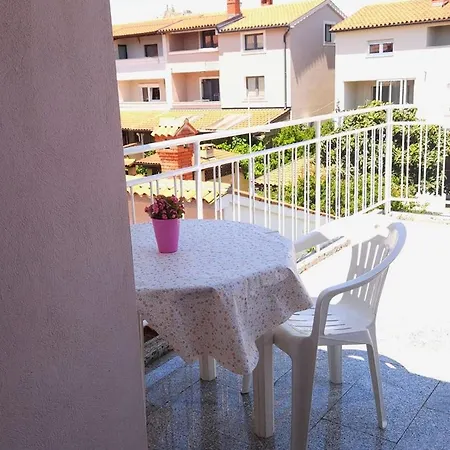 Lorena In Konukevi 3*