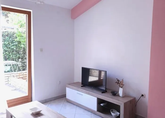 Lorena In Gostinjska kuća Pula