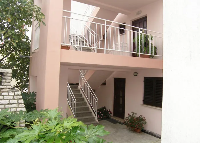 Lorena In Guest house