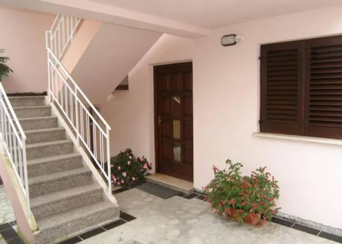 Lorena In Guest house