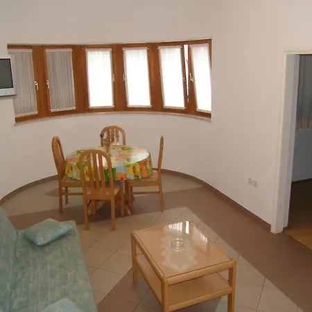 Lorena In Pensionat 3*