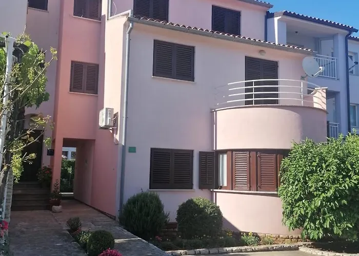 Lorena In Πανσιόν 3*