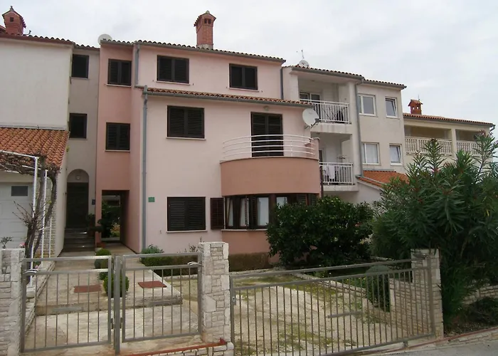 Lorena In Πανσιόν 3*